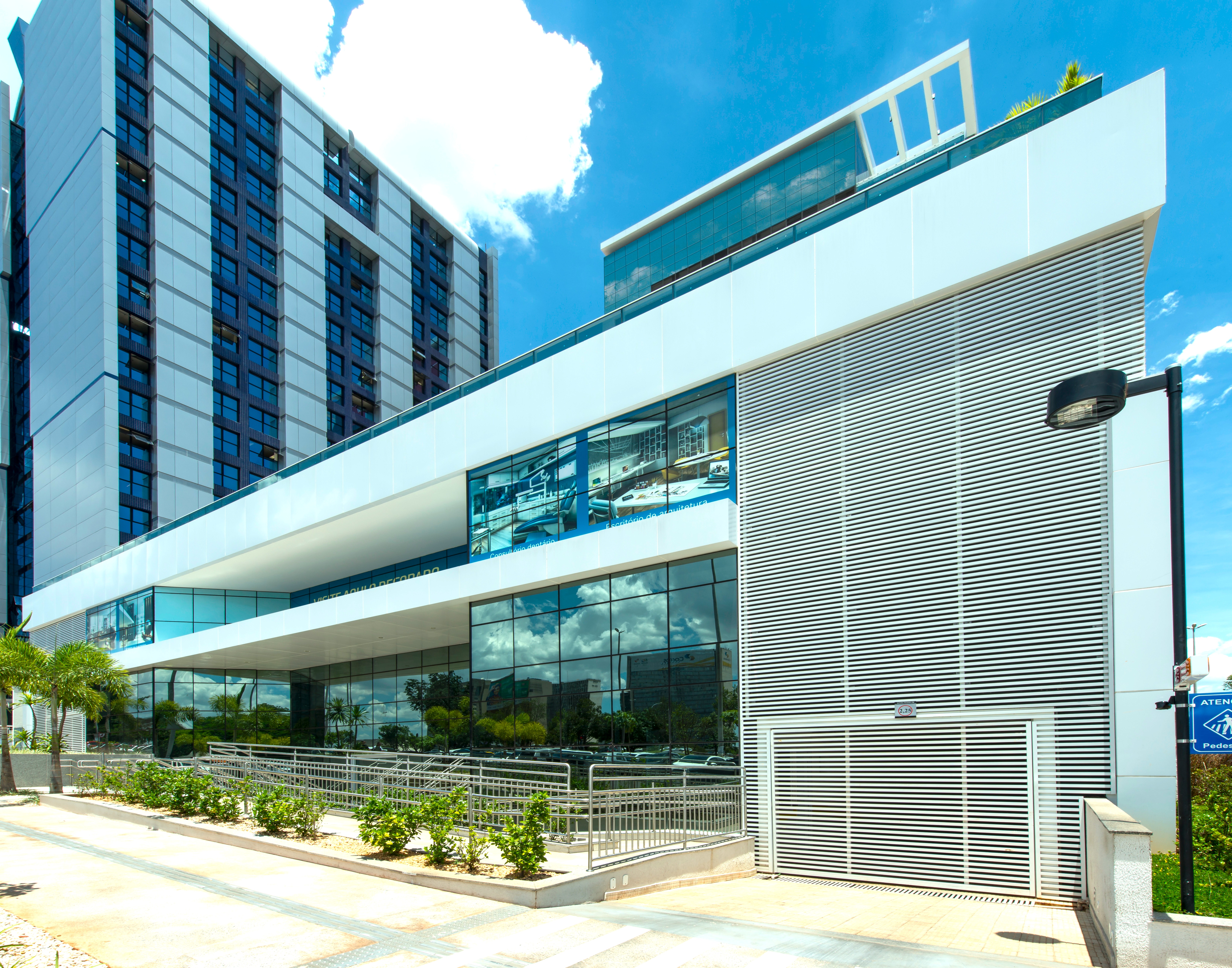 Rossi Esplanada Business — fachada comercial
